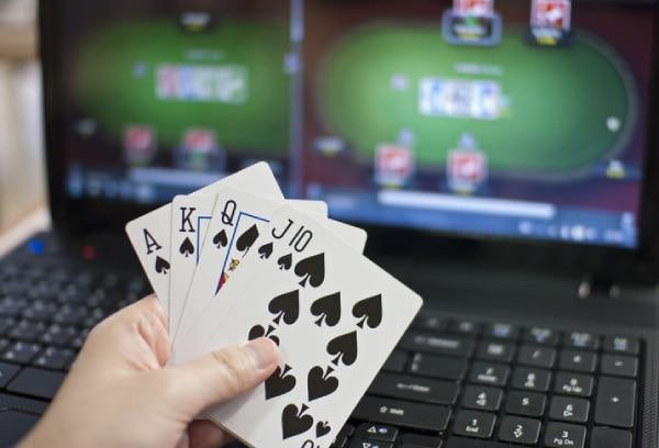 NetEnt Starburst slot interface showing 5-reel layout with paylines and wild symbol expansion on paman4d